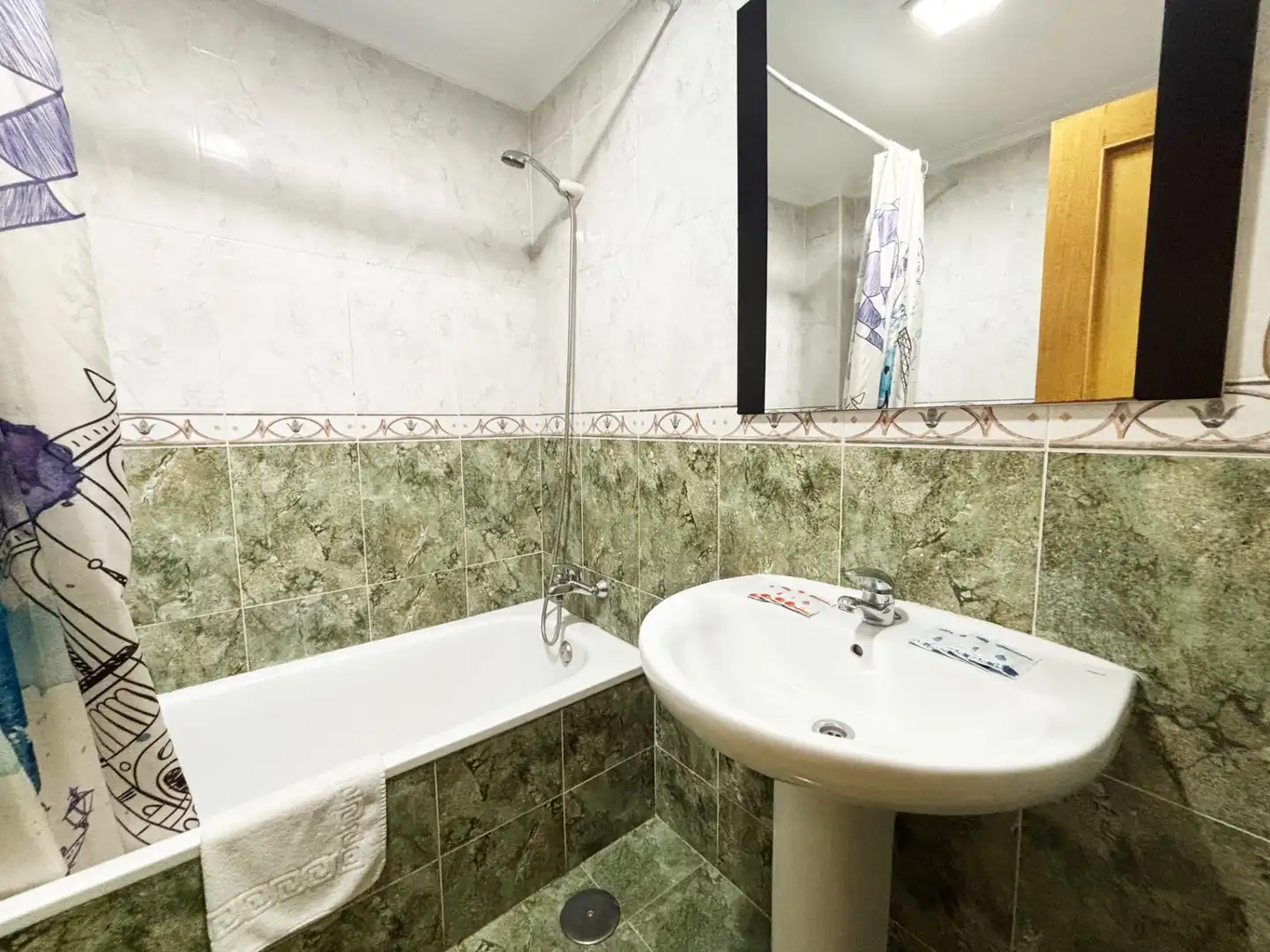 Baño de Piso en venta en Torrevieja con Aire acondicionado, Terraza y Amueblado