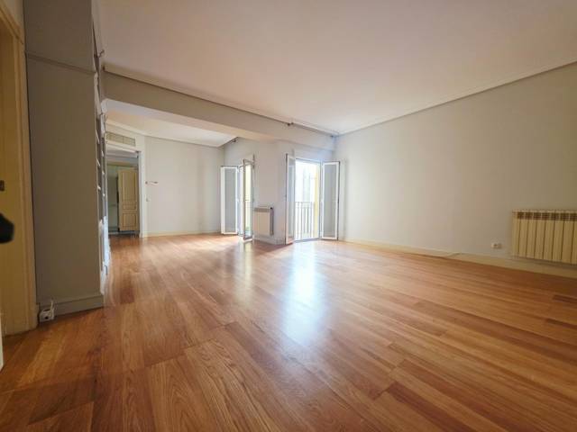 Piso en Alquiler en Calle JUAN DE MENA en Jerónimos