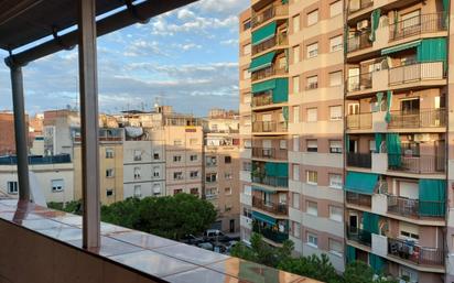 Vista exterior de Àtic en venda en L'Hospitalet de Llobregat amb Aire condicionat i Terrassa