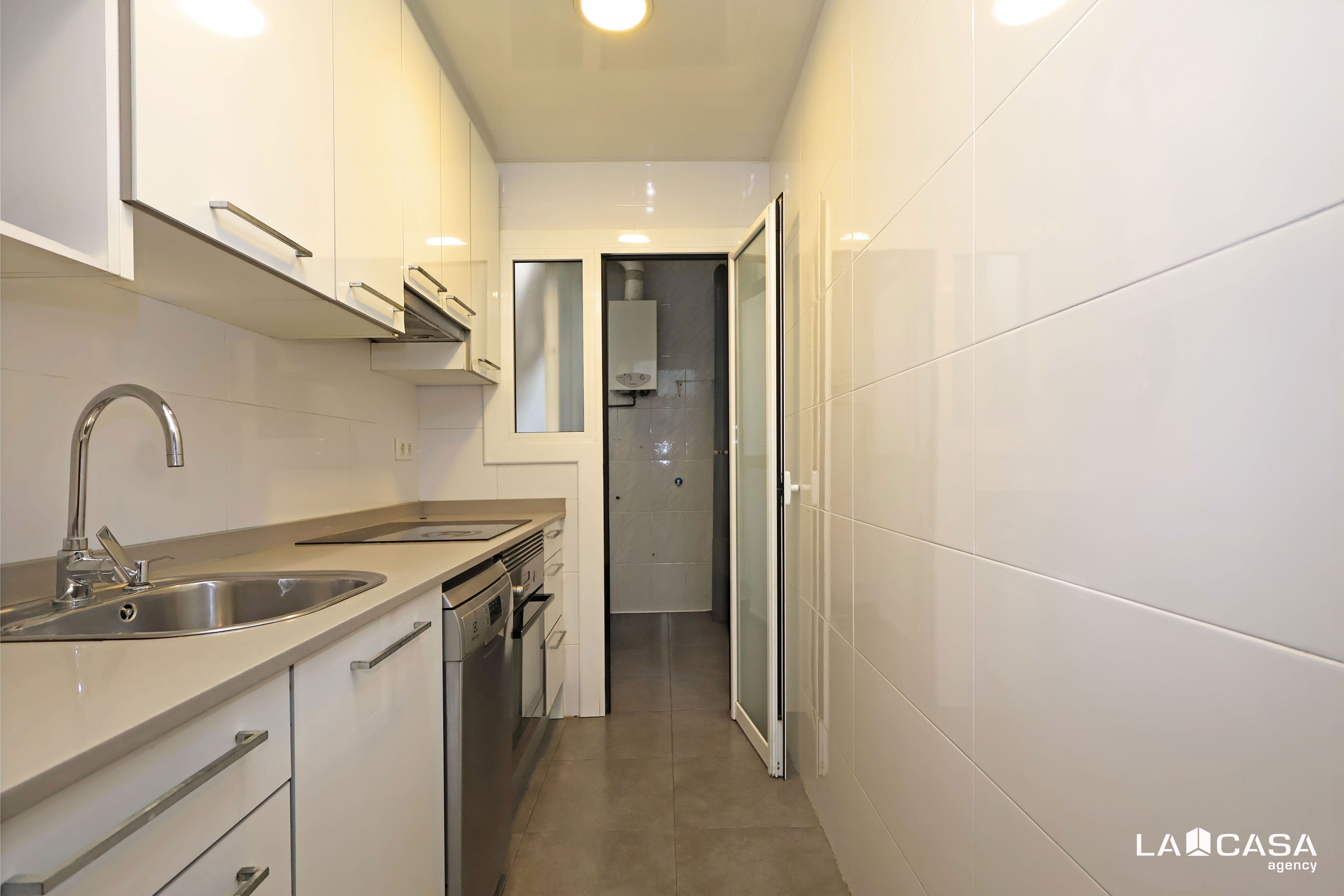 Cocina de Piso en venta en L'Hospitalet de Llobregat con Balcón