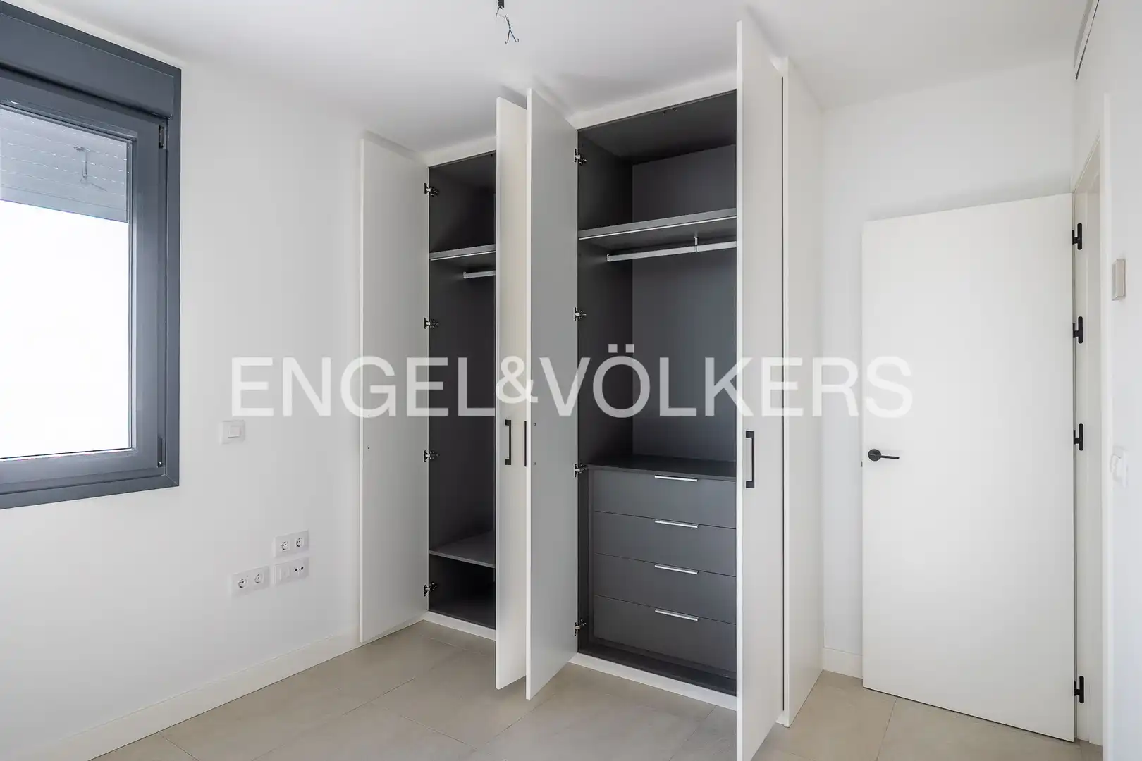 Habitación de Piso en venta en Sevilla con Aire acondicionado, Calefacción y Piscina