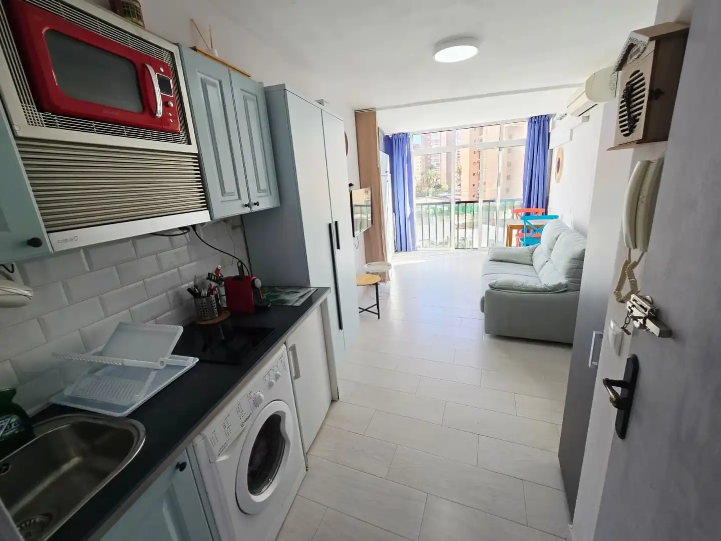 Cuina de Estudi en venda en Benidorm amb Aire condicionat, Terrassa i Moblat
