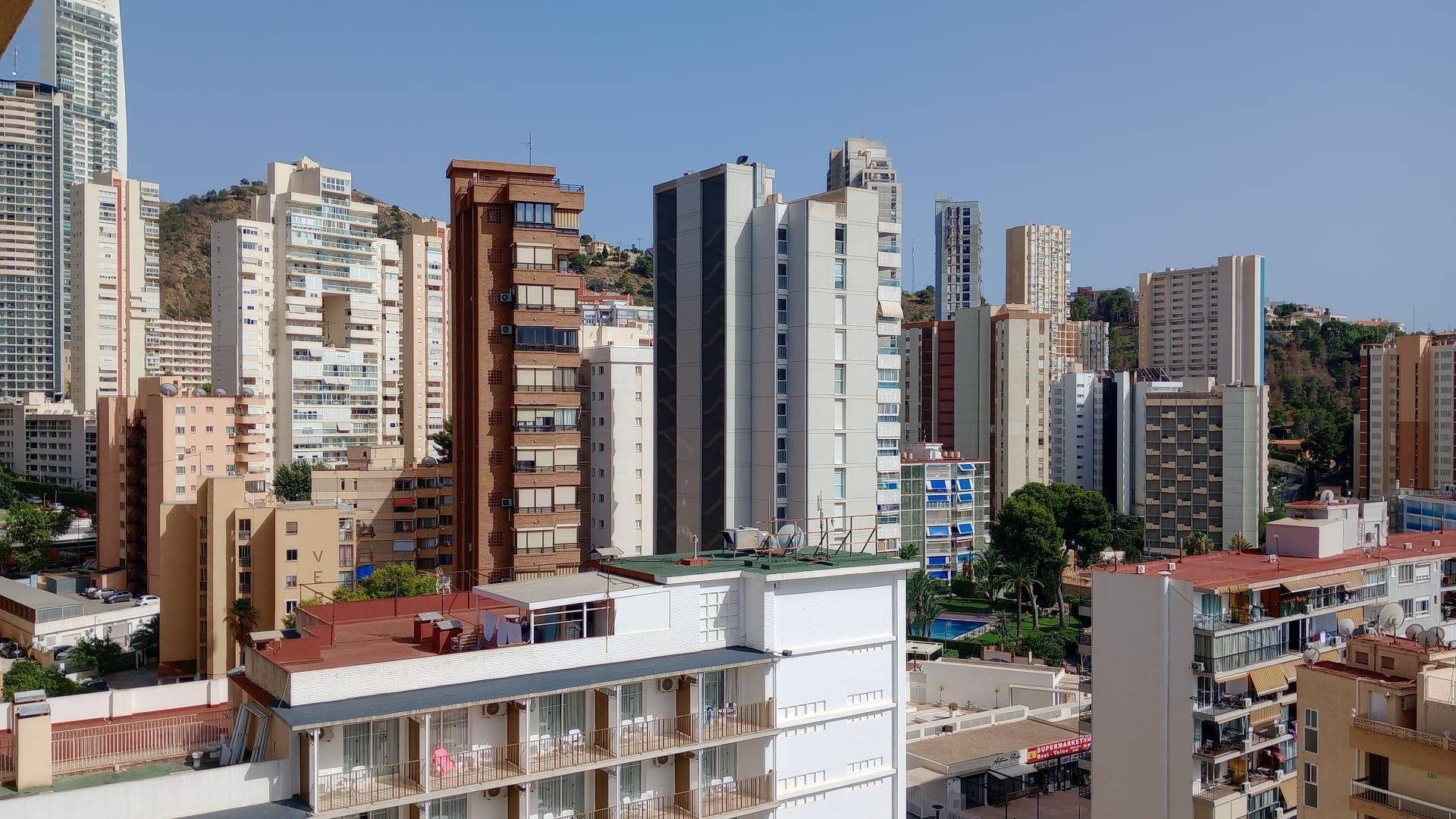 Vista exterior de Apartament en venda en Benidorm amb Jardí privat, Terrassa i Piscina comunitària