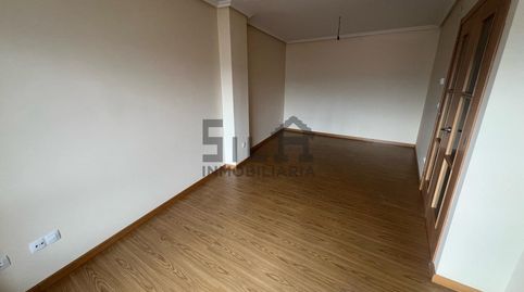 Foto 2 de Piso en venta en Piñeiral de Arriba, San Cibrao das Viñas, Ourense