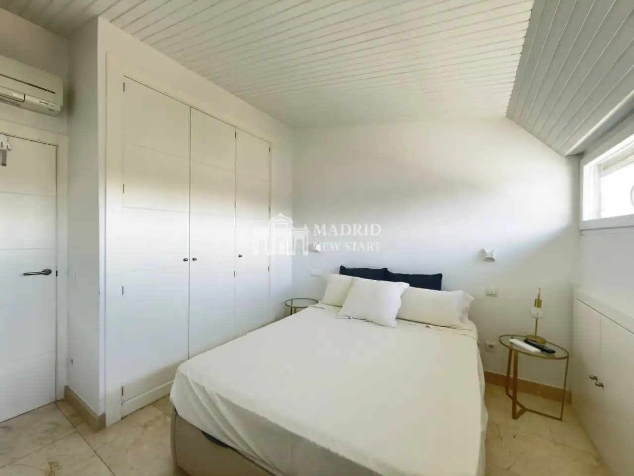 Habitación de Dúplex de alquiler en Madrid con Aire acondicionado, Calefacción y Amueblado