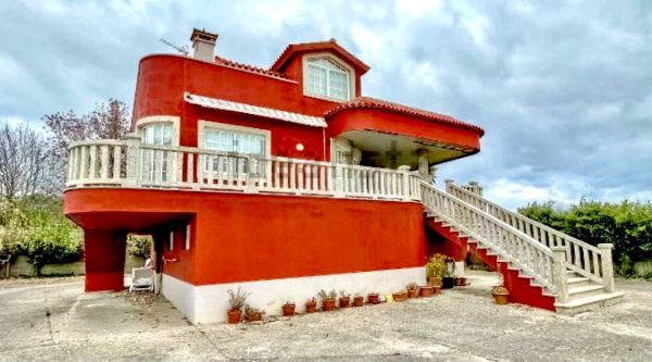 Vista exterior de Casa o xalet en venda en A Guarda   amb Calefacció, Jardí privat i Terrassa
