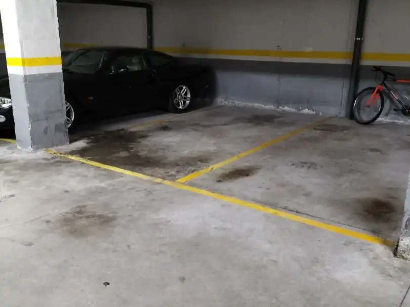 Garage for rent in Calle Leonardo Rucabado, 34, Brazomar