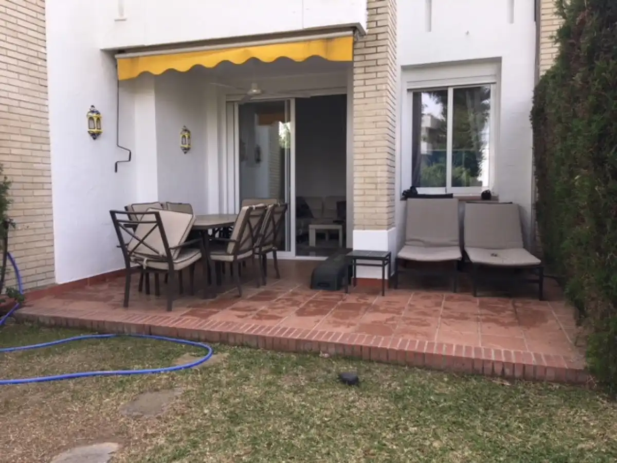 Casa adosada en venta en Casco Antiguo