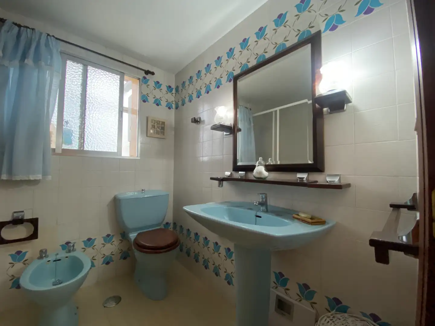Baño de Piso en venta en Alicante / Alacant con Aire acondicionado, Amueblado y Balcón