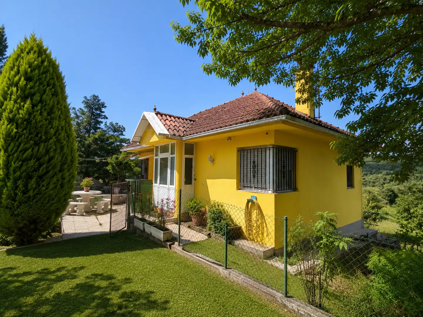 Vista exterior de Casa o xalet en venda en A Cañiza   amb Calefacció, Jardí privat i Terrassa