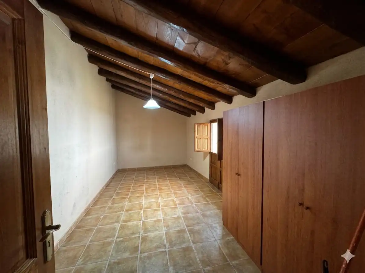 Casa adosada en venta en Valderrobres con Calefacción, Horno y Lavadora