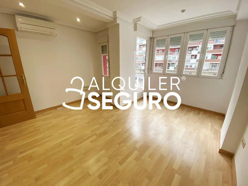 Bedroom of Flat for rent in Madrid  with Air Conditioner and Heating