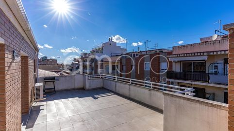 Duplex de 4 dormitorios en Valls, Tarragona, con 2 baños, ascensor y doble acristalamiento. Disfruta de una amplia terraza de 30 m