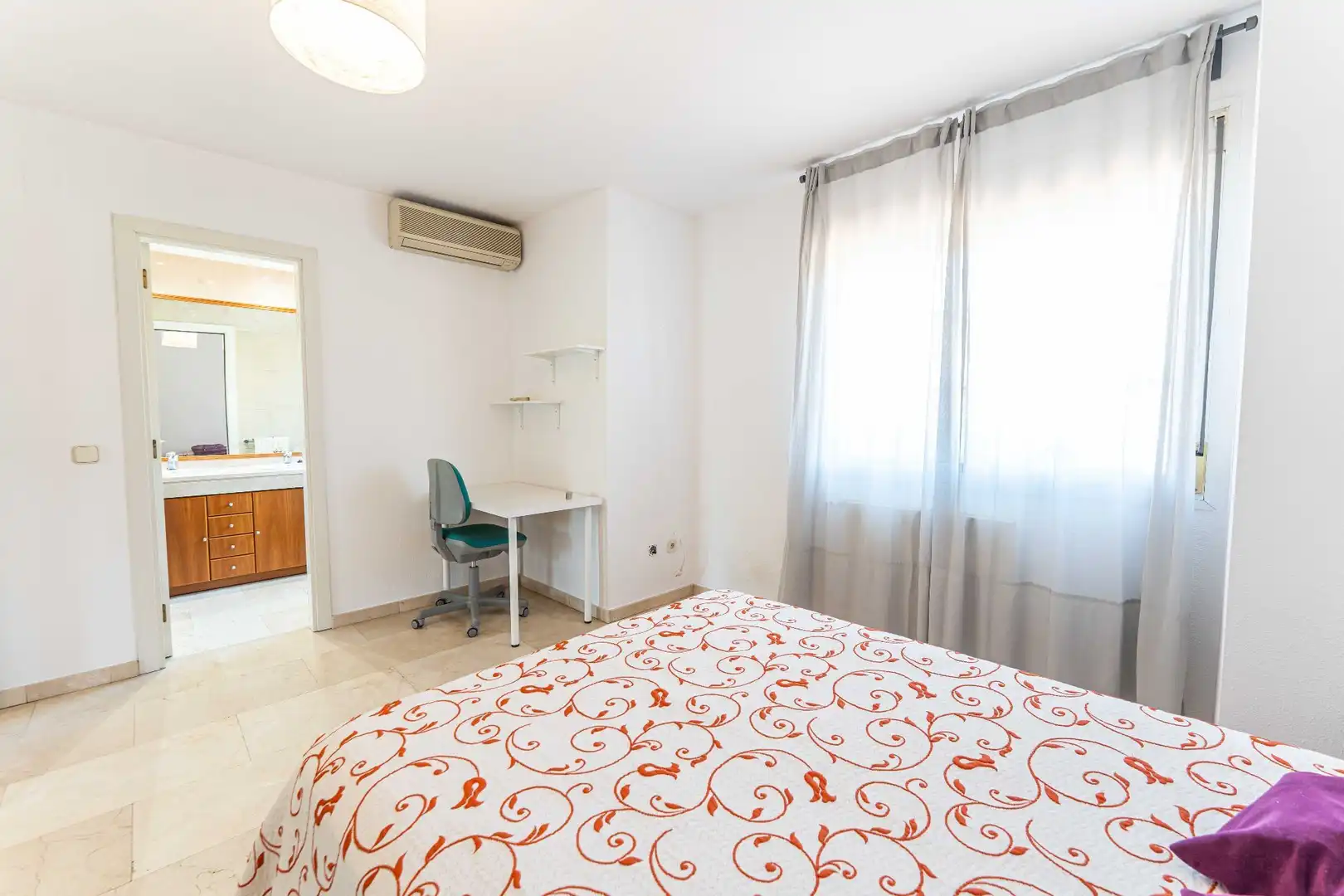 Habitación de Casa adosada en venta en Fuenlabrada con Aire acondicionado, Calefacción y Jardín privado