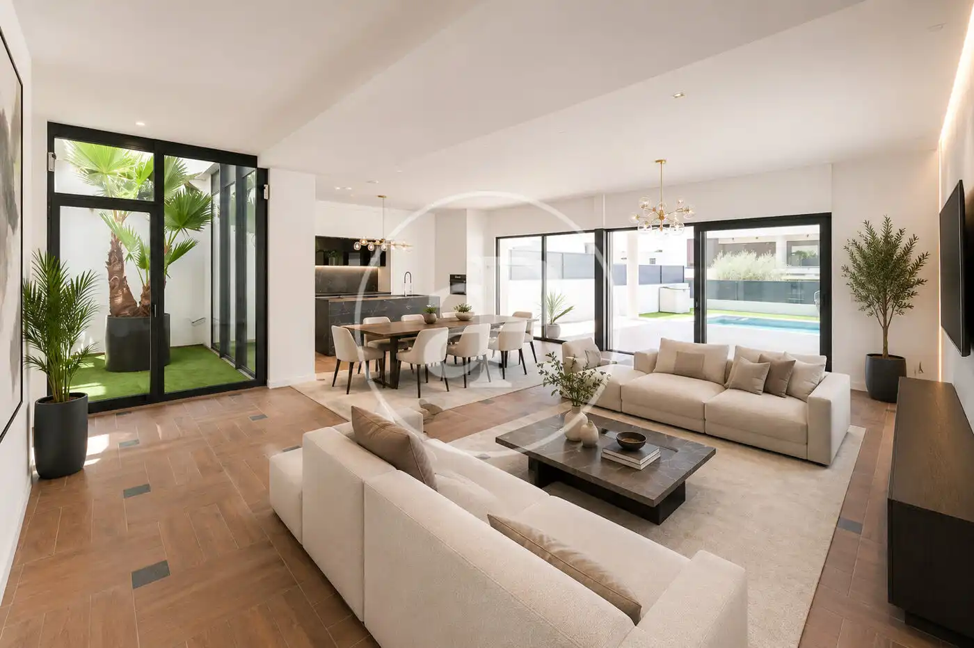 Casa aparellada amb piscina en venda a C. Tallín, imagen 4