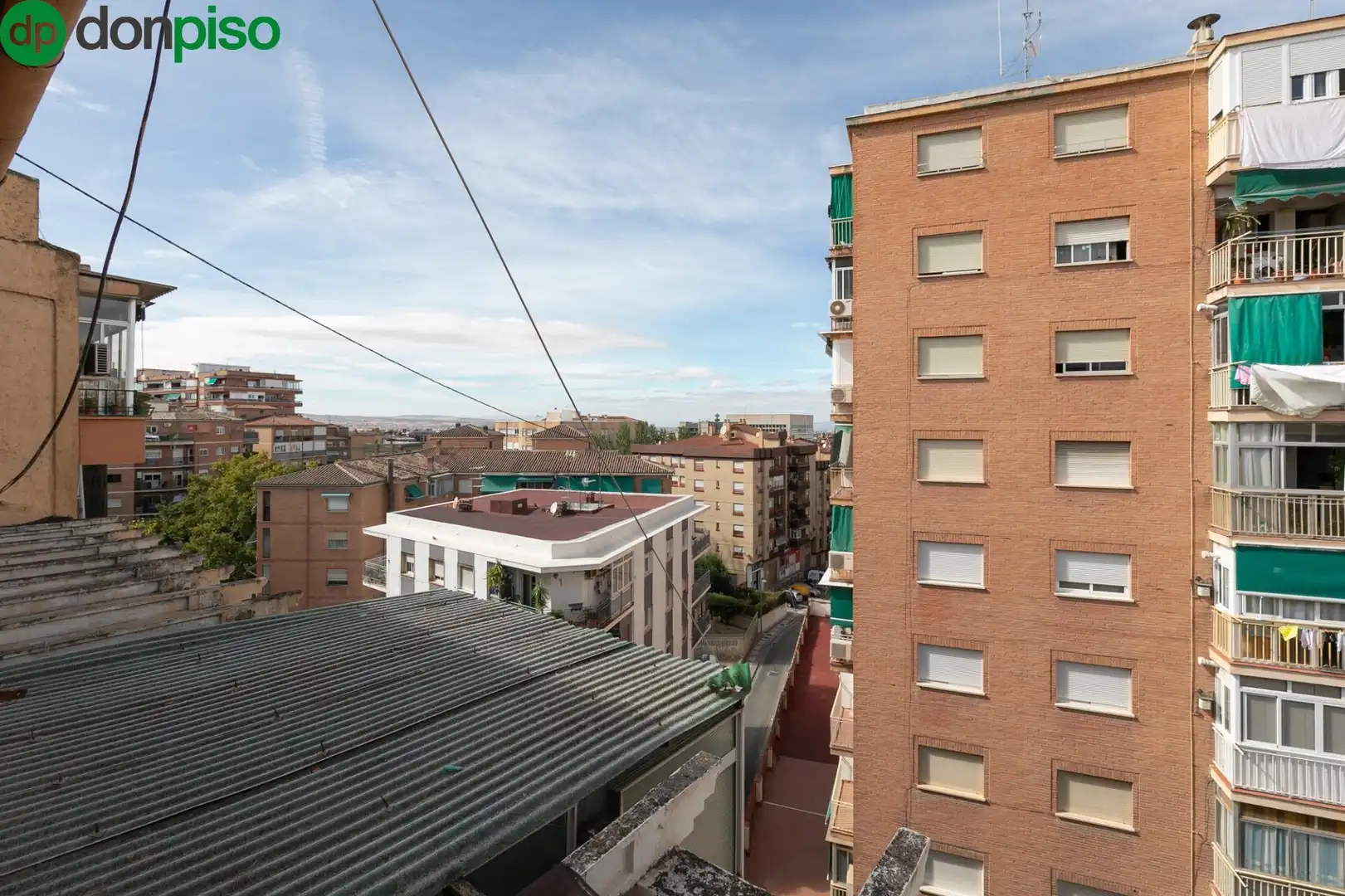 Außenansicht von Dachboden zum Verkauf in Granada mit Terrasse und Balkon