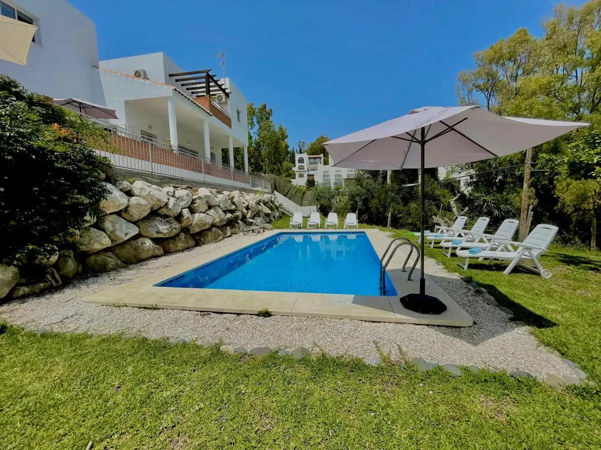 Piscina de Casa o xalet en venda en Benalmádena amb Aire condicionat, Jardí privat i Terrassa