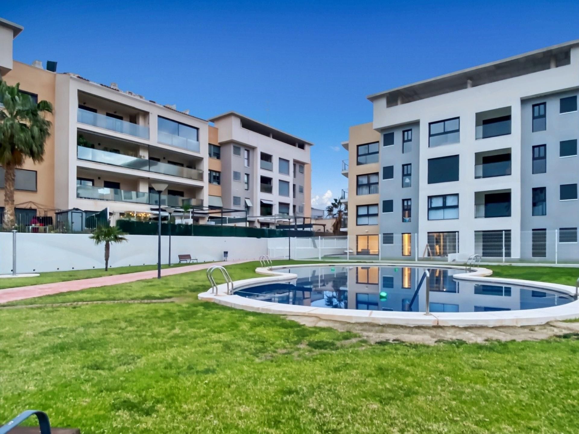 Schwimmbecken von Wohnung zum Verkauf in Villajoyosa / La Vila Joiosa mit Klimaanlage, Heizung und Balkon