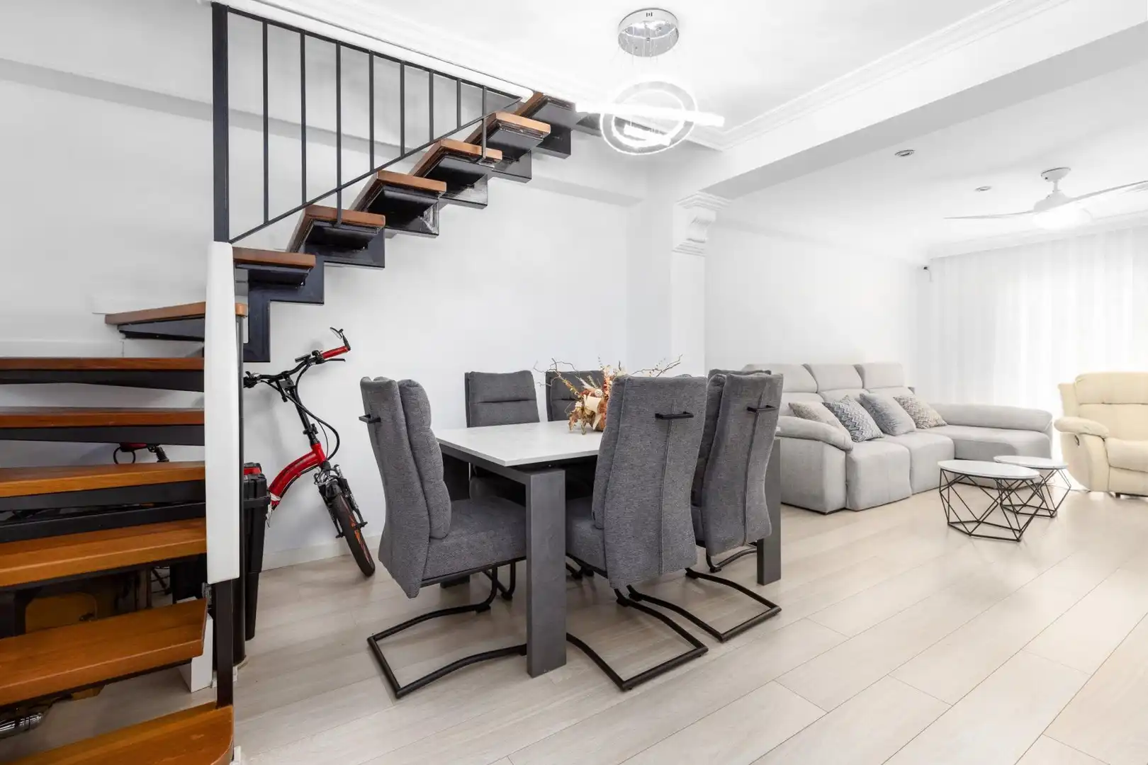 Esszimmer von Maisonette zum Verkauf in Mataró mit Klimaanlage, Möbliert und Balkon