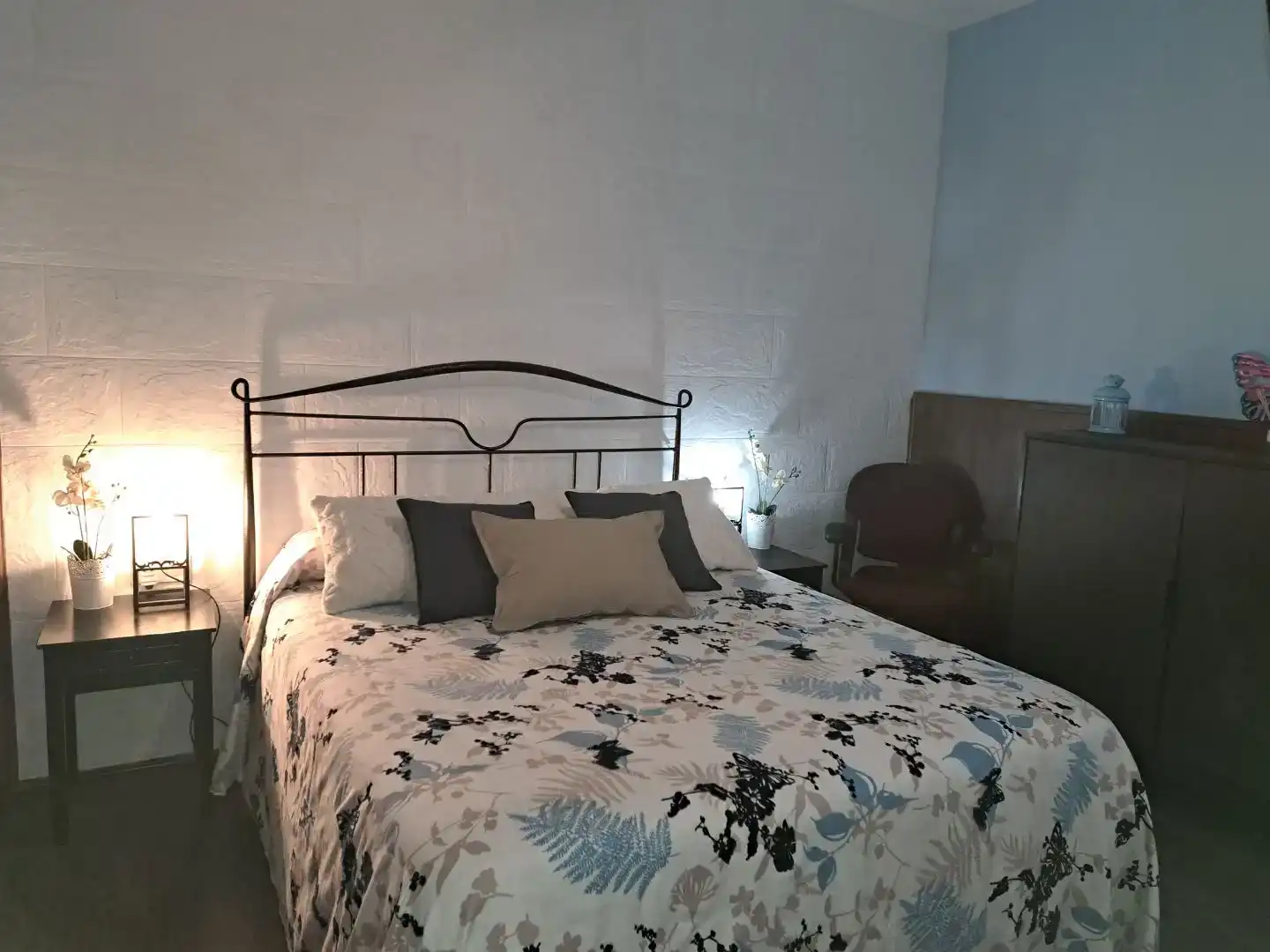Habitación de Casa adosada en venta en Valencia con Aire acondicionado, Parquet y Trastero