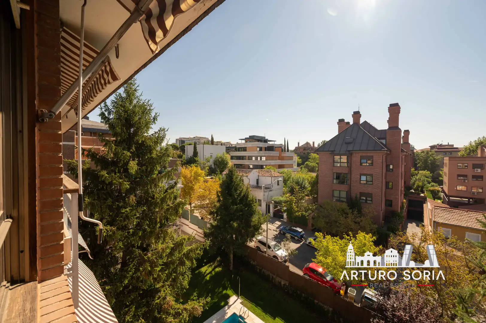 Vista exterior de Dúplex en venda en Madrid amb Piscina comunitària