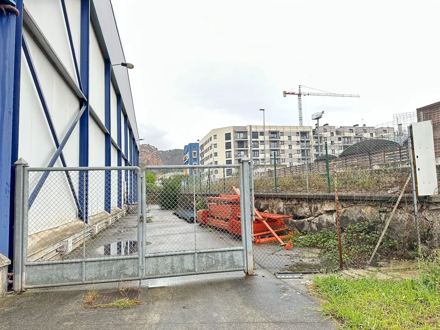 Vista exterior de Nave industrial en venta en Santander
