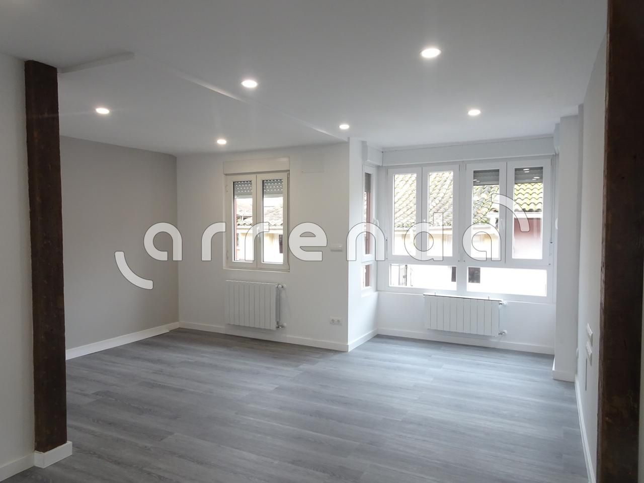 Sala d'estar de Pis de lloguer en Santander amb Calefacció