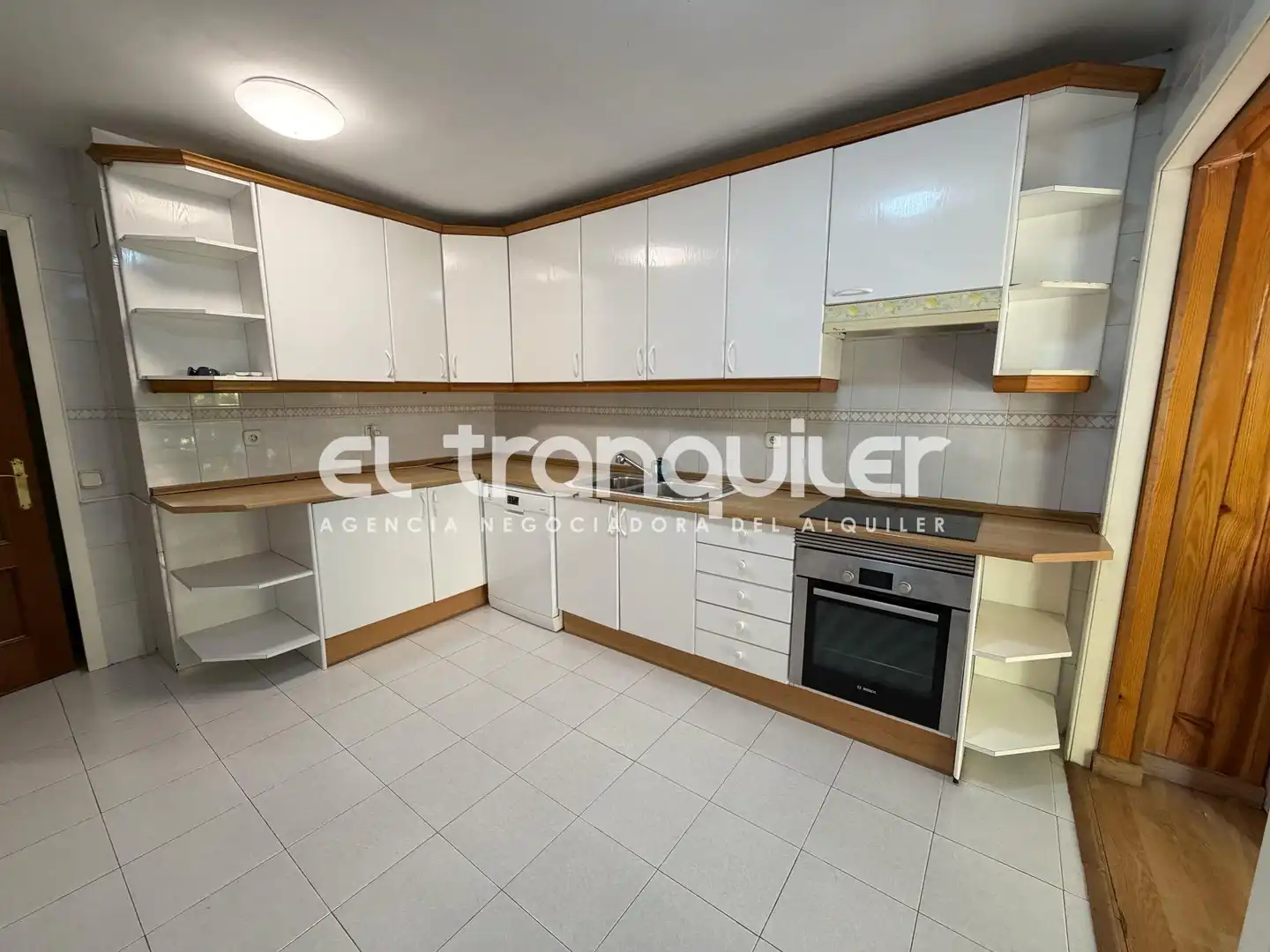 Cuina de Pis de lloguer en Alcorcón amb Aire condicionat, Traster i Rentadora