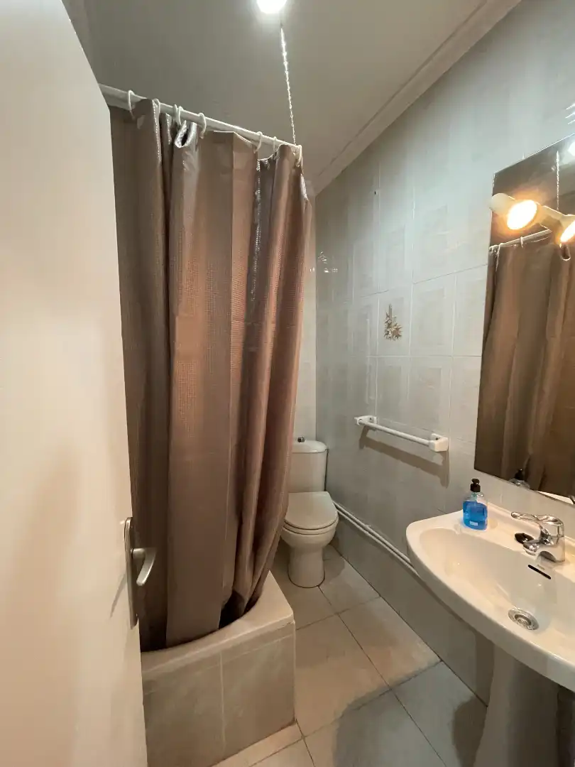 Bathroom of Flat for rent in Plasencia  with Air Conditioner, Terrace and Furnished