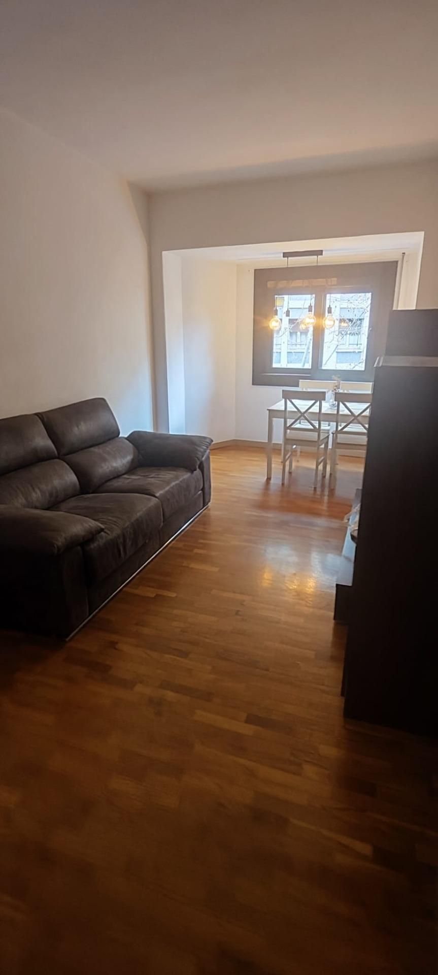 Sala d'estar de Pis de lloguer en  Barcelona Capital amb Parquet i Balcó