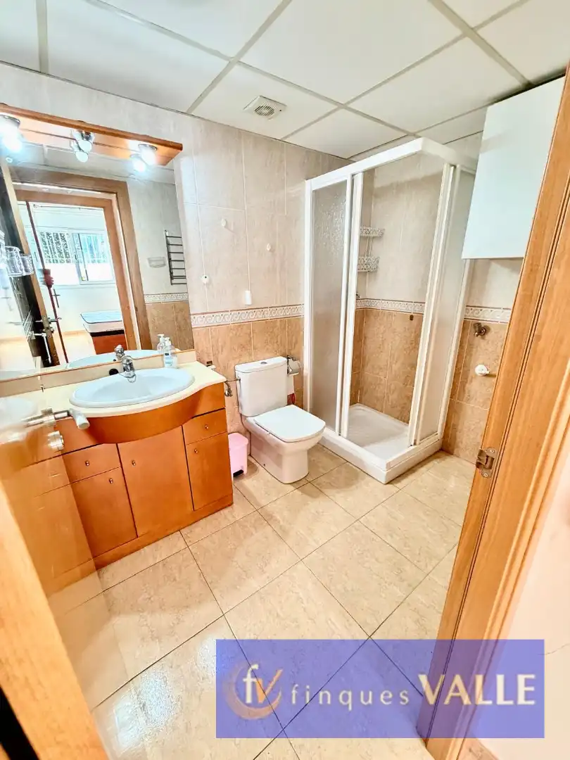 Badezimmer von Wohnungen zum Verkauf in Blanes mit Klimaanlage, Heizung und Möbliert