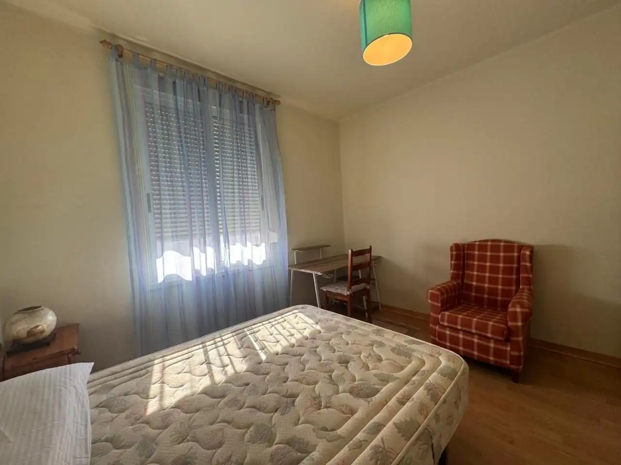 Schlafzimmer von Wohnung zur Miete in Vigo  mit Heizung und Möbliert