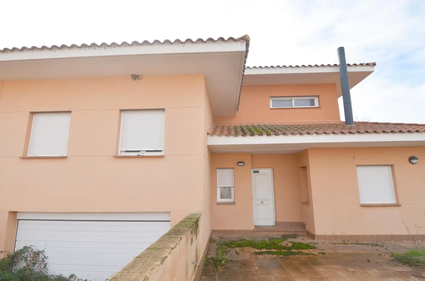 Vista exterior de Casa adosada en venda en Carrascal de Barregas amb Piscina