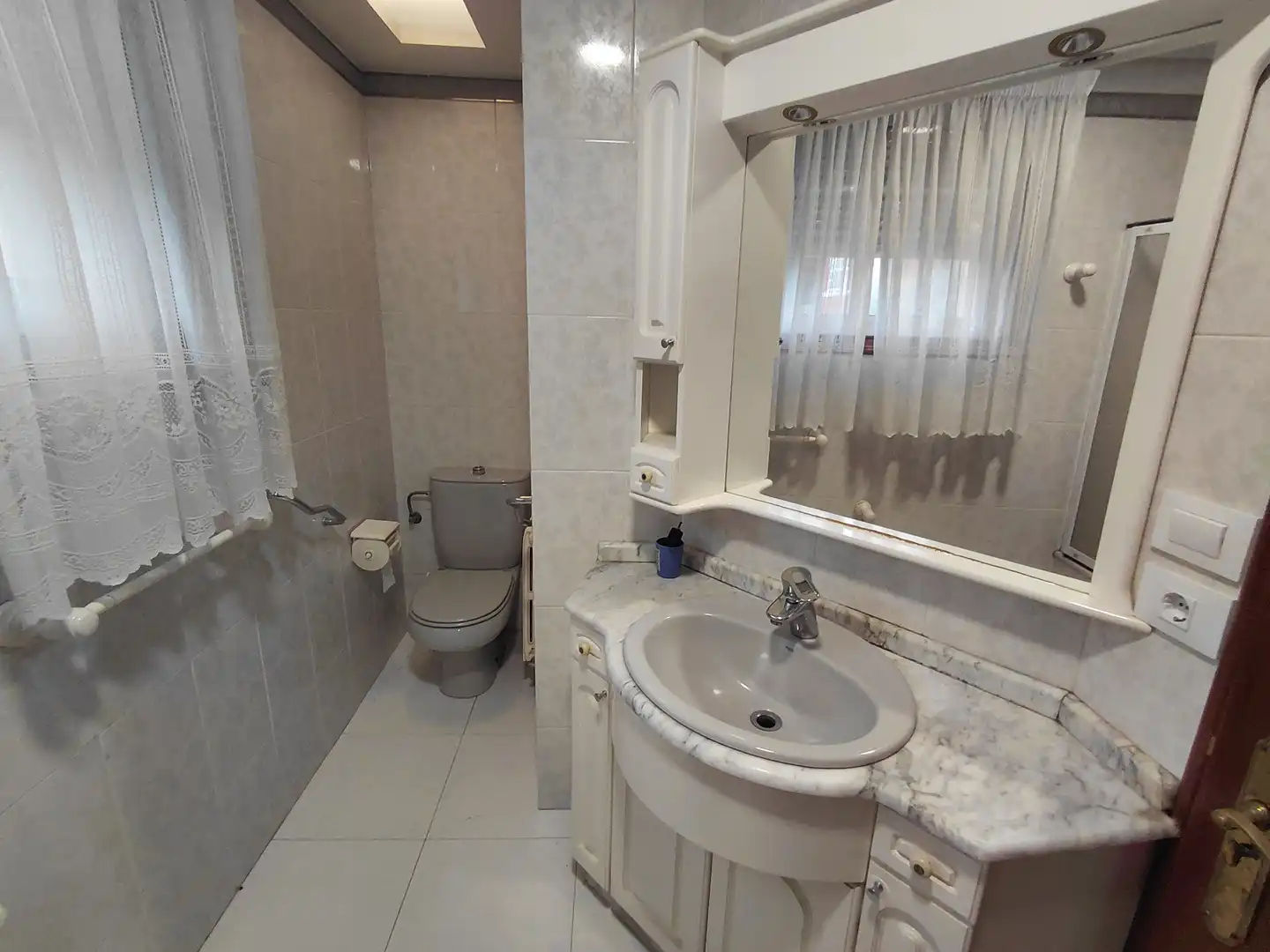 Baño de Casa o chalet en venta en Oleiros con Calefacción, Jardín privado y Parquet