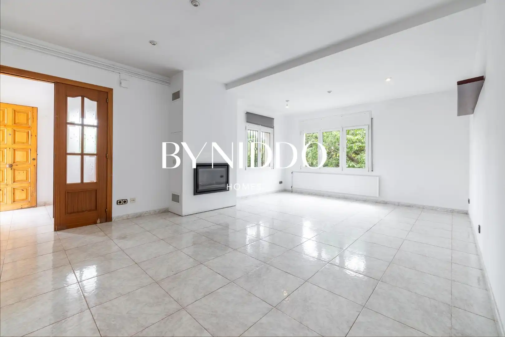 Sala d'estar de Casa o xalet en venda en Sant Cugat del Vallès amb Jardí privat, Terrassa i Traster
