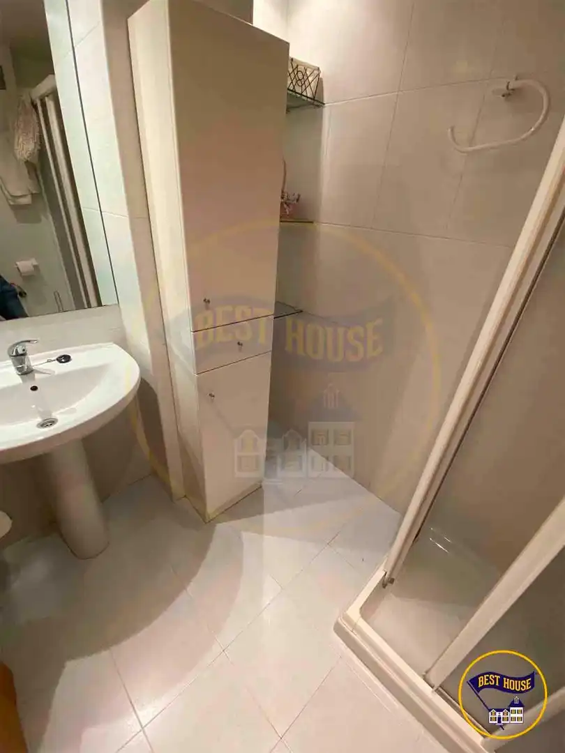 Bathroom of Flat for sale in Cuenca  with Air Conditioner, Heating and Parquet flooring