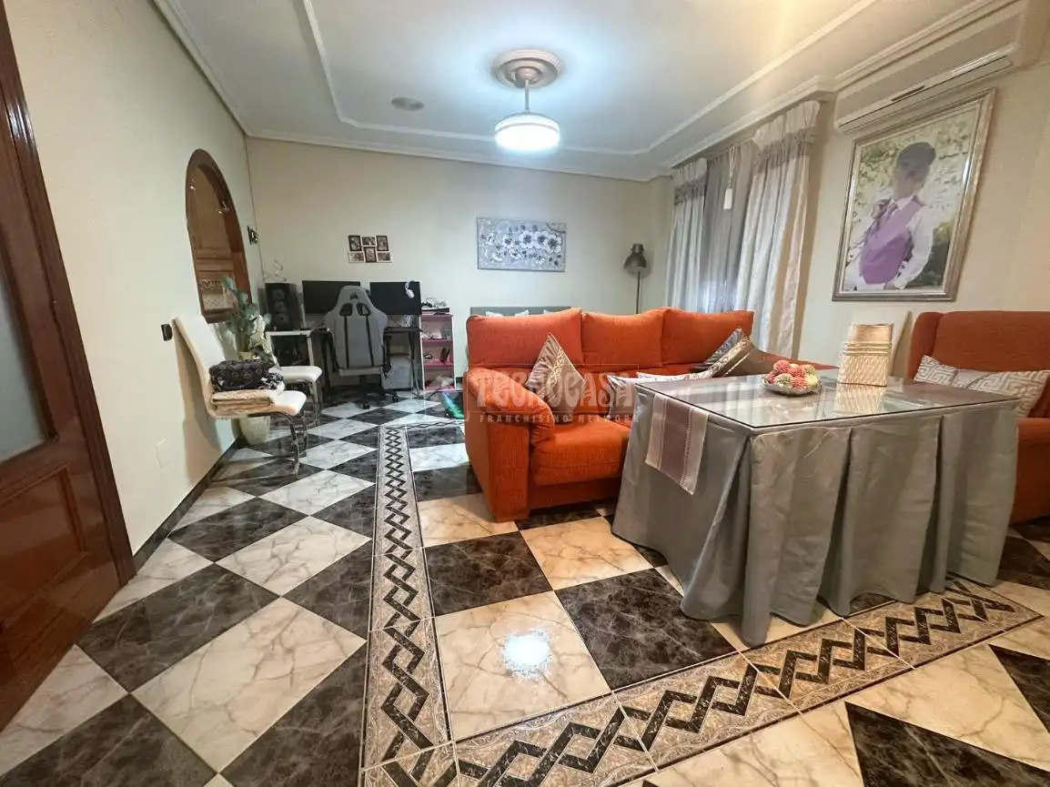 Sala d'estar de Casa o xalet en venda en Bedmar y Garcíez amb Aire condicionat, Calefacció i Terrassa