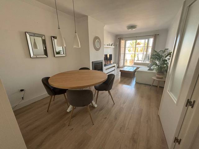 Casa adosada en Venta en Calle Isaias Carrasco Miguel en El Pinar- Palacio de Congresos