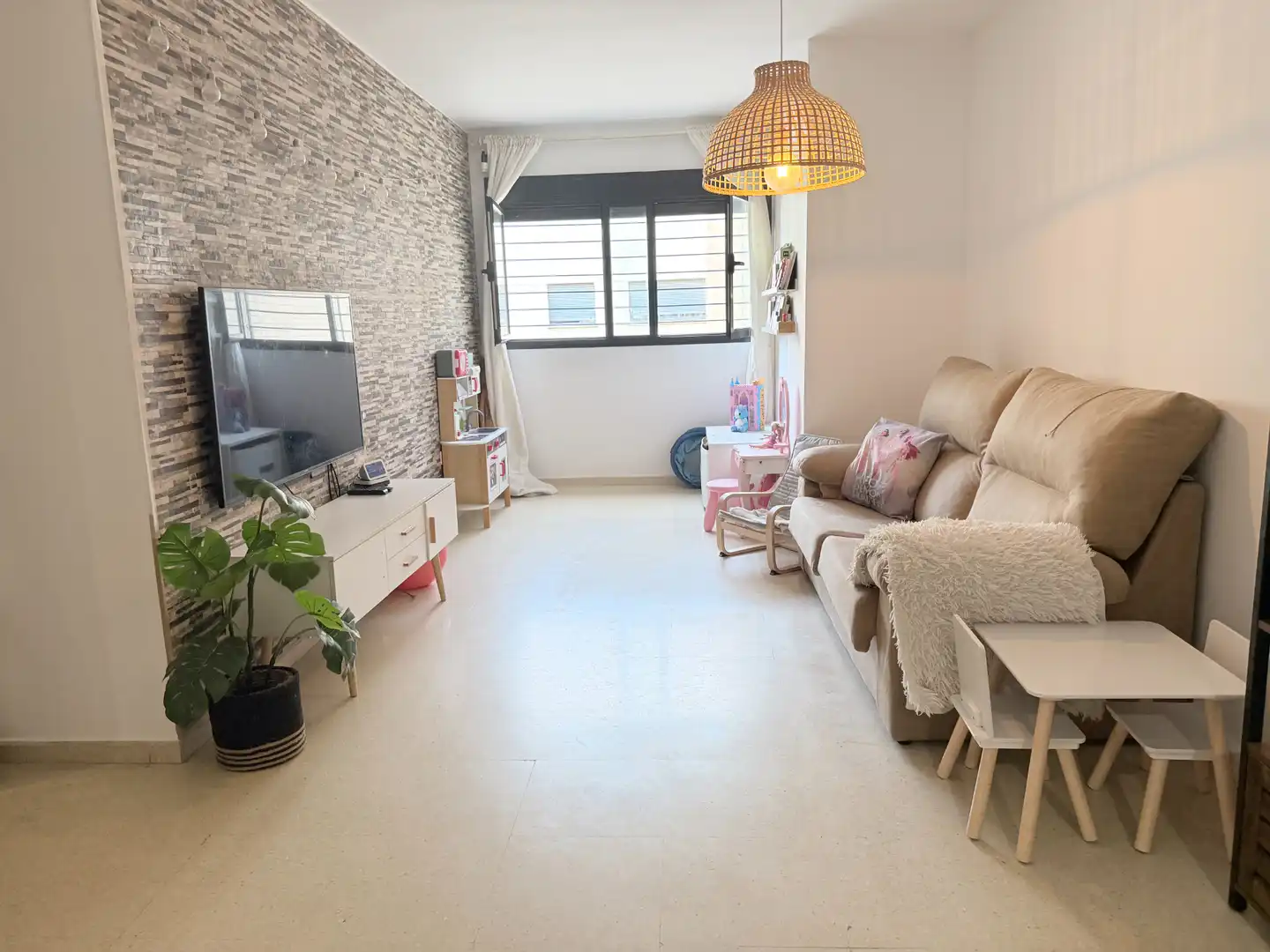 Sala d'estar de Pis en venda en Mairena del Aljarafe amb Aire condicionat i Traster