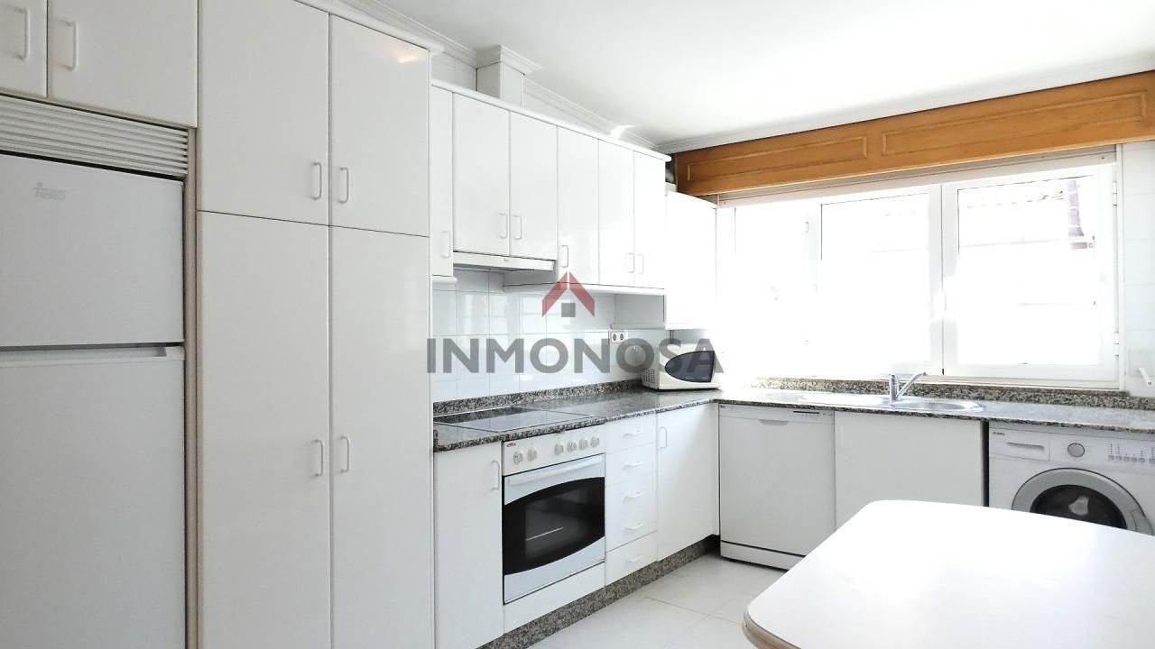 Cocina de Ático de alquiler en Ferrol con Calefacción y Amueblado