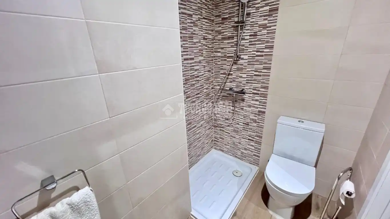 Bathroom of Flat for sale in Alcalá de Henares  with Air Conditioner, Heating and Terrace