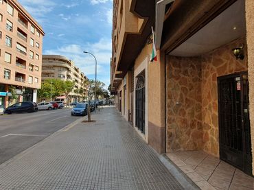 Locale commerciale in vendita a Carrer de Benicanena 65
