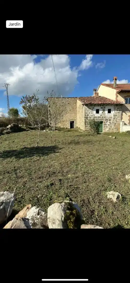Casa adosada en venda en Valle de Valdebezana amb Jardí privat