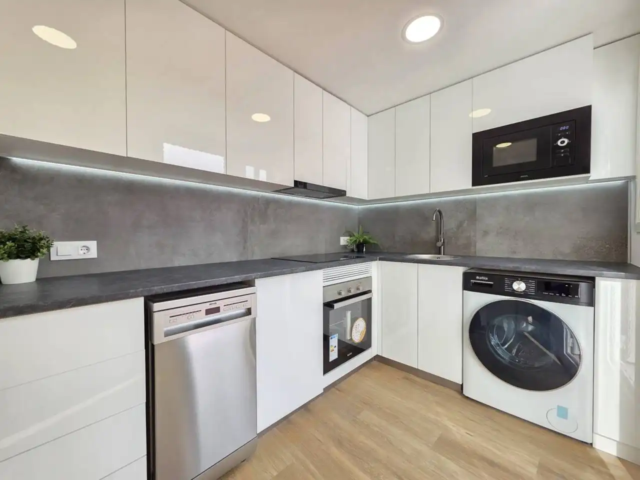 Küche von Dachboden zum Verkauf in Barcelona mit Klimaanlage, Heizung und Parkett