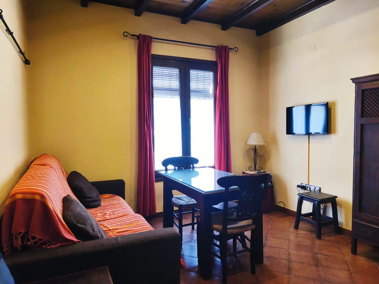 Sala d'estar de Apartament en venda en Cazalla de la Sierra amb Aire condicionat, Calefacció i Moblat