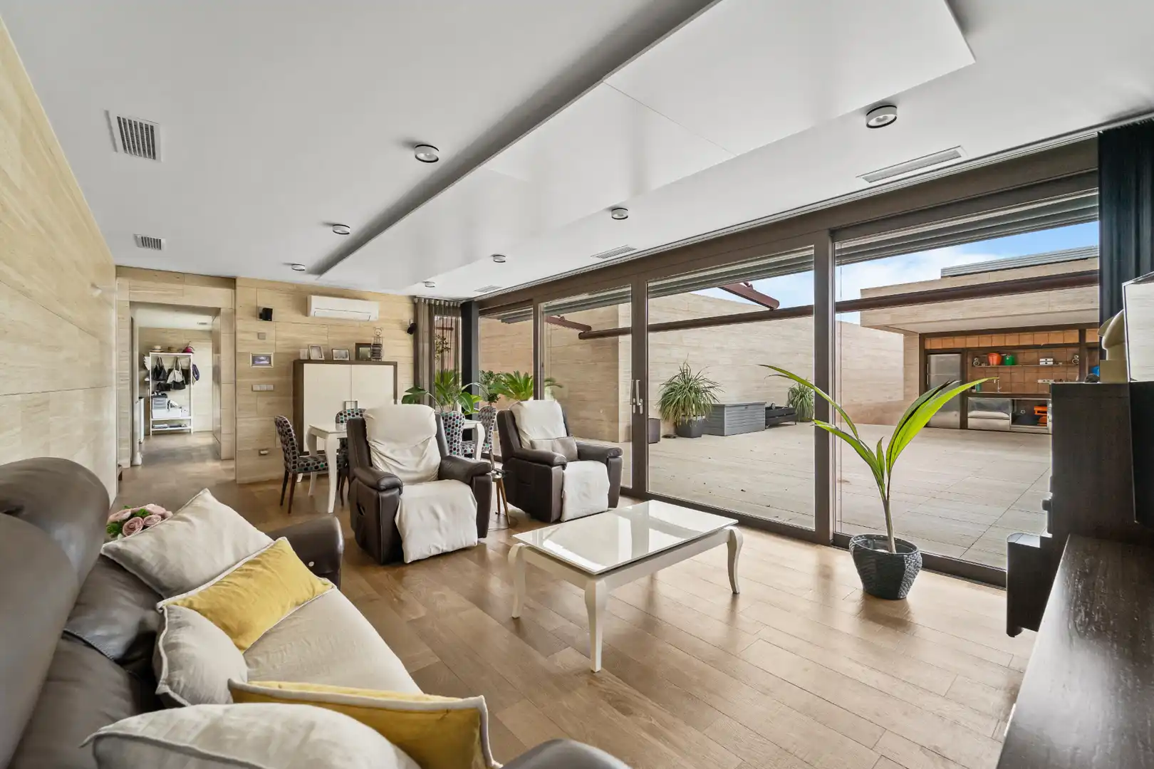 Sala d'estar de Casa o xalet en venda en Novelda amb Aire condicionat, Jardí privat i Traster
