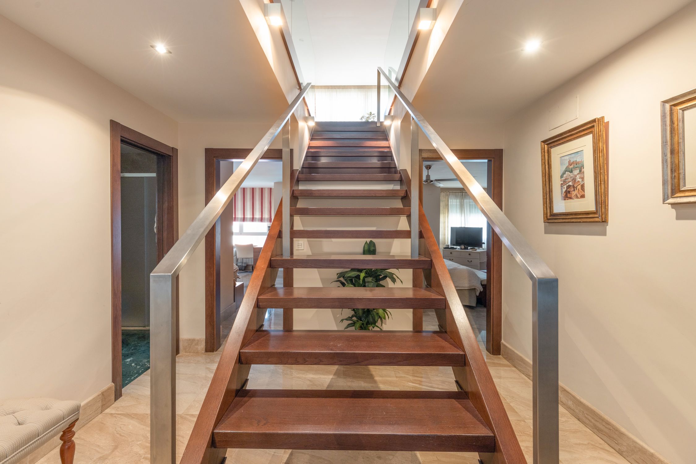 Duplex for sale in  Granada Capital  with Air Conditioner, Heating and Furnished