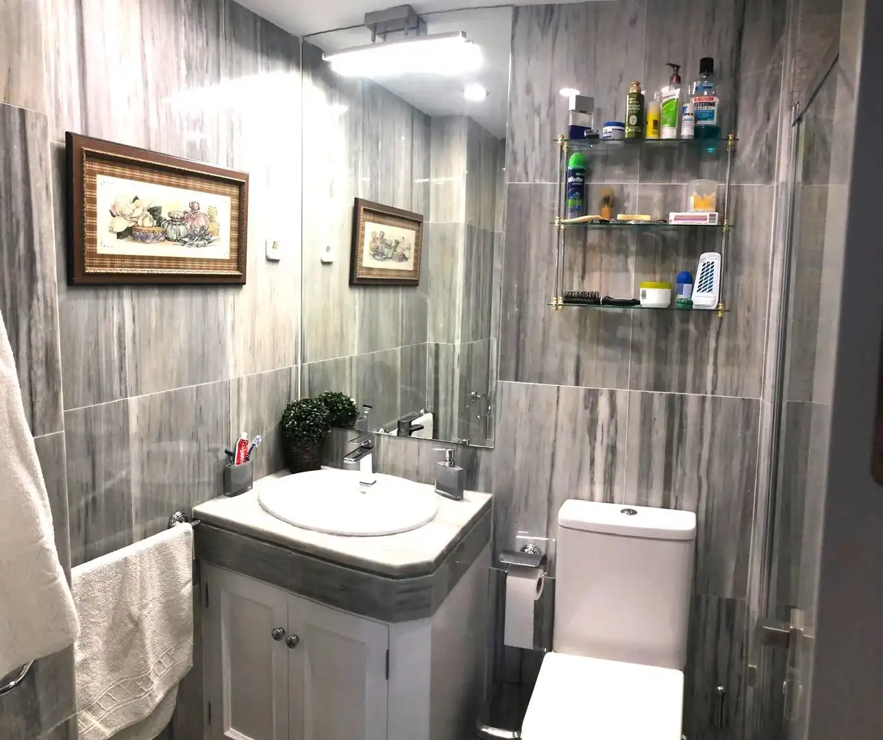 Bany de Apartament en venda en Marbella amb Aire condicionat, Terrassa i Piscina