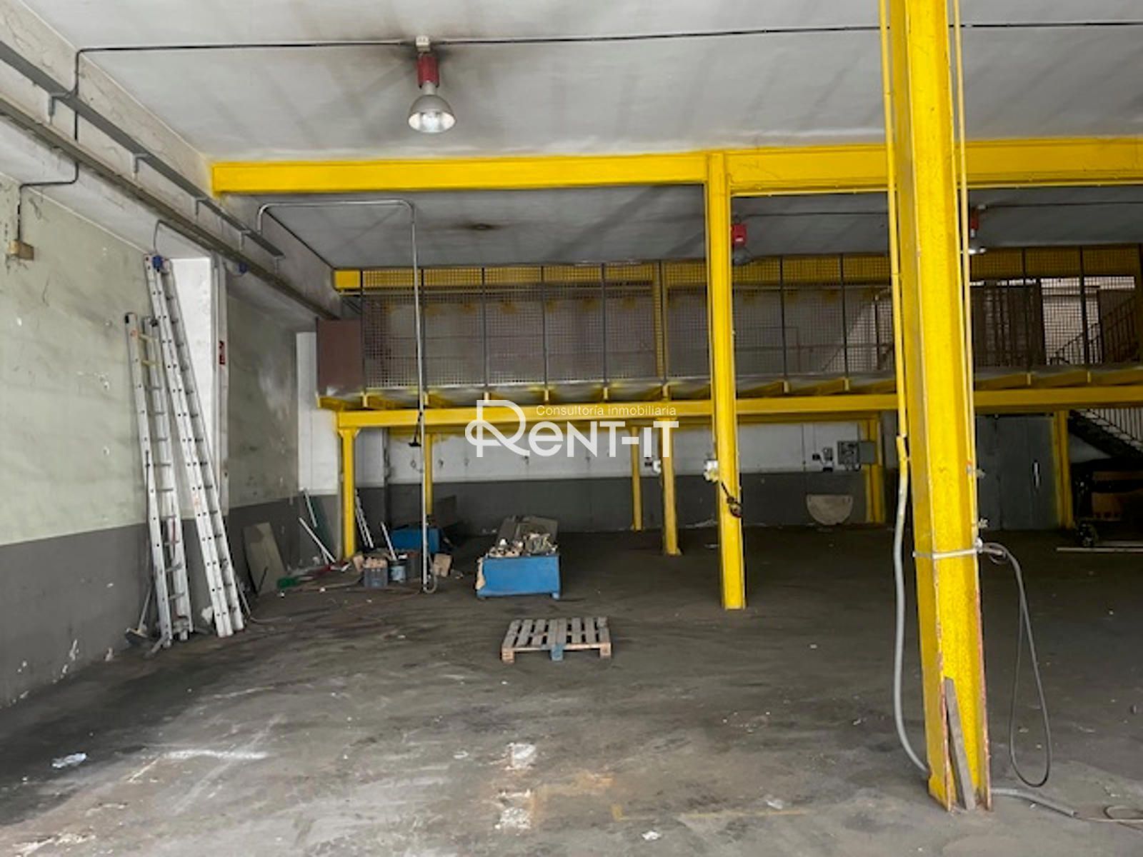 Nau industrial en venda en Viladecans