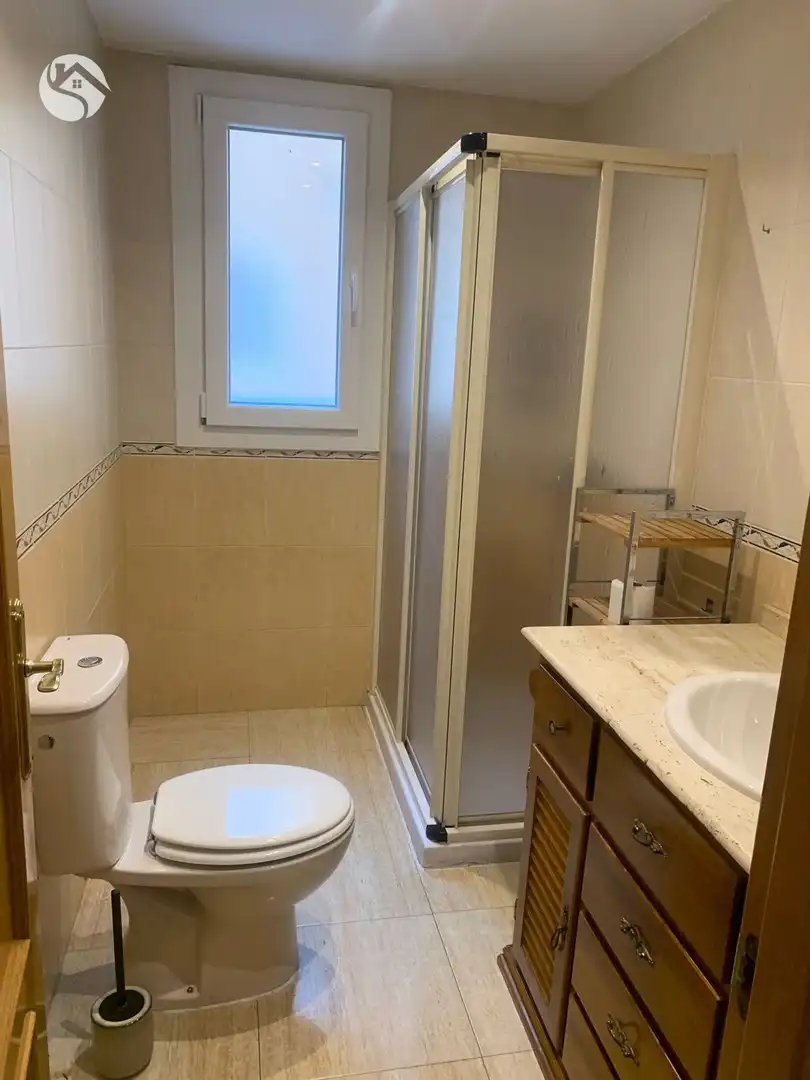 Baño de Piso de alquiler en Cuenca con Aire acondicionado, Calefacción y Amueblado